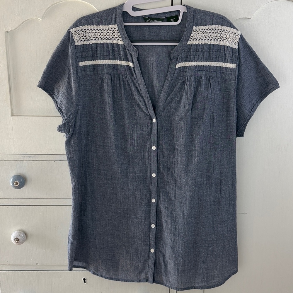 Eddie Bauer Button-Up Top blouse V-neck chambray XL